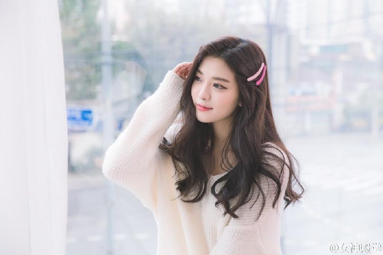 经历家暴后离婚，50岁脱口秀新人“房主任”出道